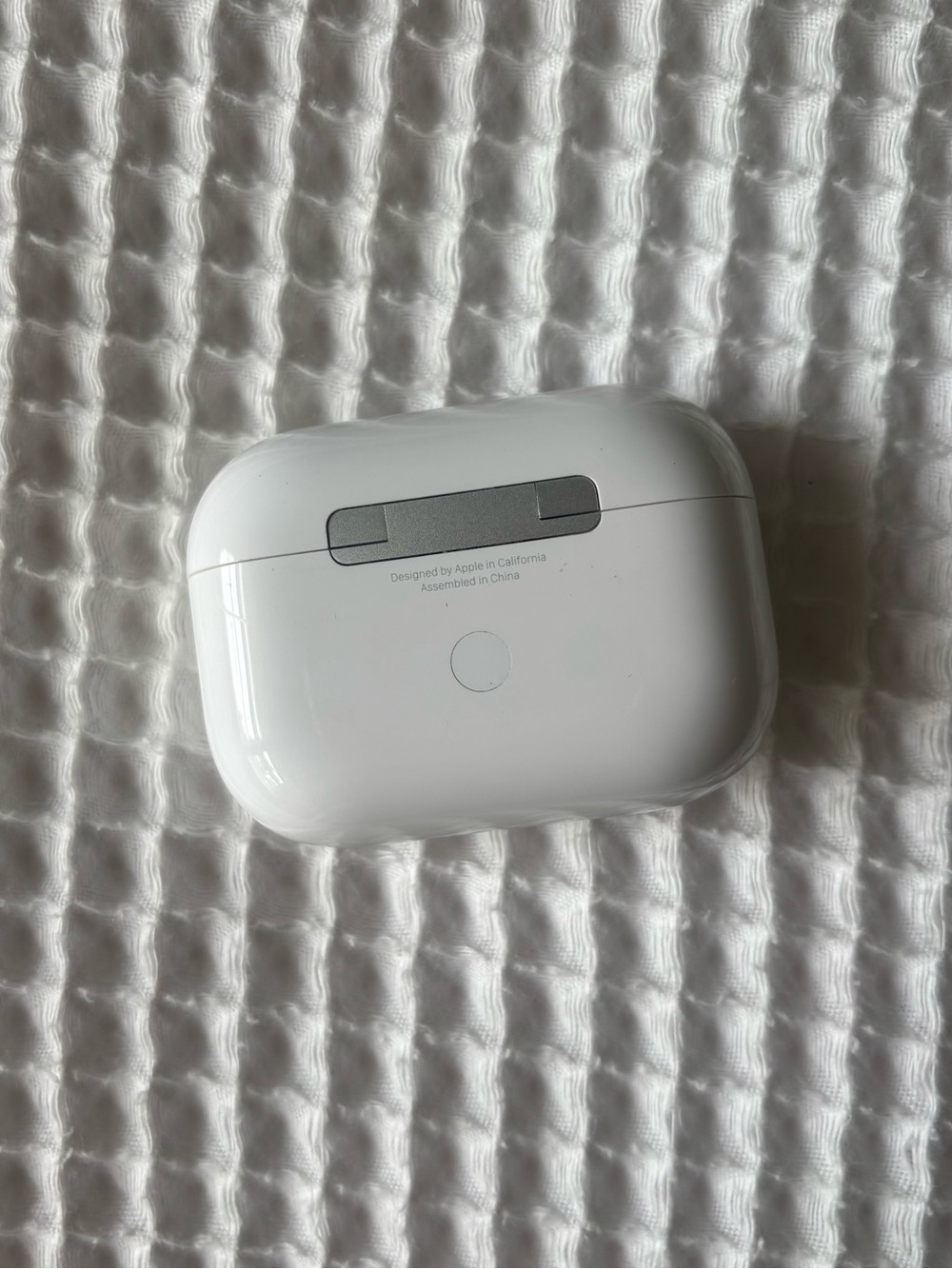 AirPods Pro (1st Gen) with MagSafe Charging Case - Picture 10 of 10